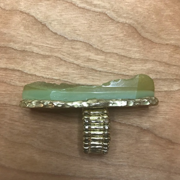 Green Crystal Gold Setting Ring - Picture 5 of 5